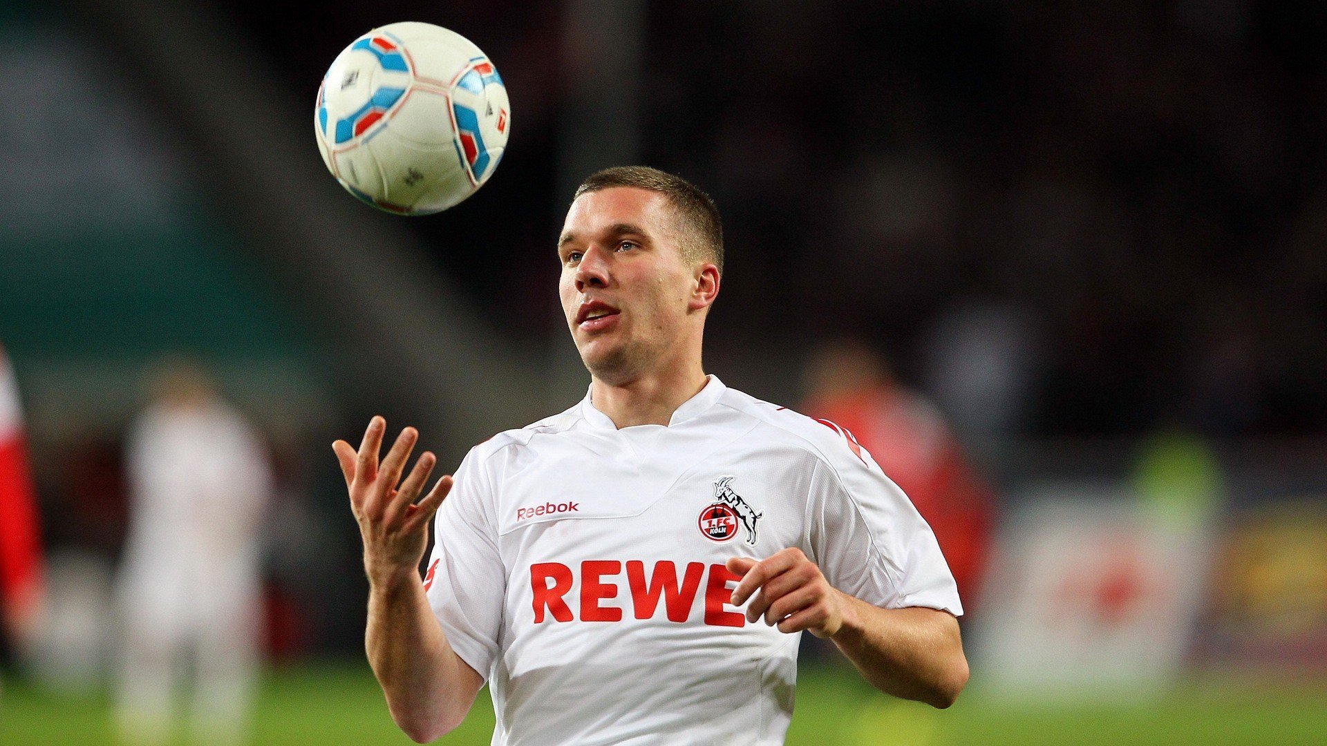 萨拉赫重返赛场,刷新纪录首场状态出色,切尔西观众沸腾!比赛高潮迭起