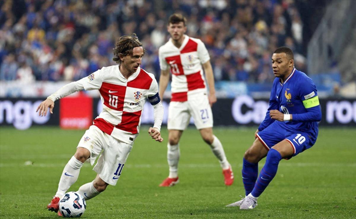 姆巴佩在曼联比赛中持续失利，重要助攻引发热议！全场沸腾不已的简单介绍