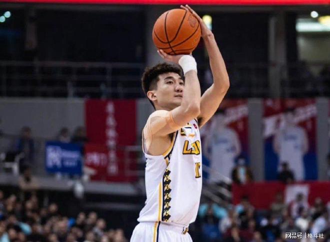 孙铭徽赛后谦逊发言登热搜，金州勇士小胜辽宁男篮引发热议的简单介绍