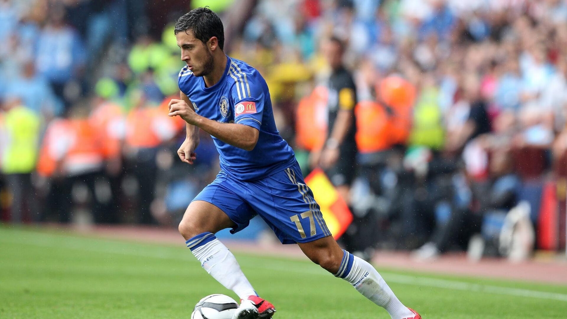  足协杯决赛开战 